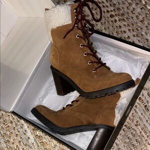 nine west "perli" light brown suede high heeled booties with red laces 7.5